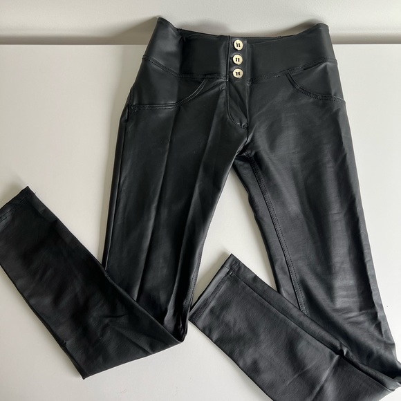 Freddy WR.UP® LEATHER High Rise 3 Button SkinnyBlack - Picture 5 of 5